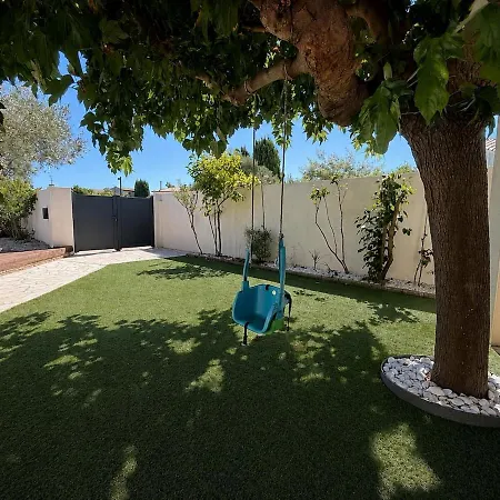 Climatisee Avec Piscine Situee A Villa