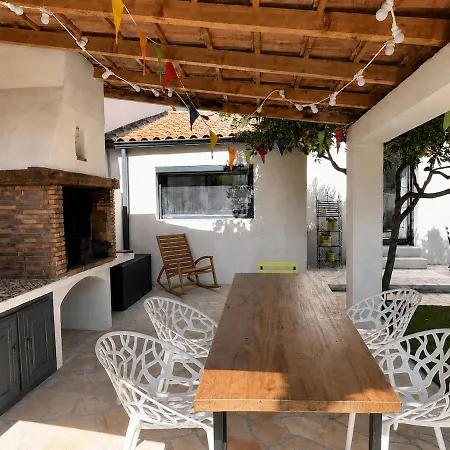 Villa Climatisee Avec Piscine Situee A